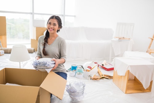 woman packing boxes